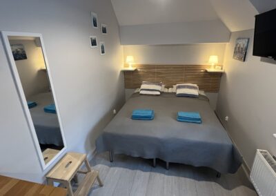 apartamencik - sypialnia dwa łóżka